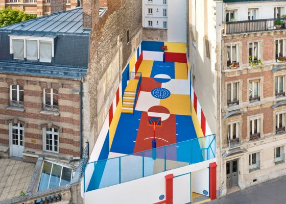 Французский модный бренд Pigalle  создал в 9 округе Парижа баскетбольную площадку, украшенную в стил