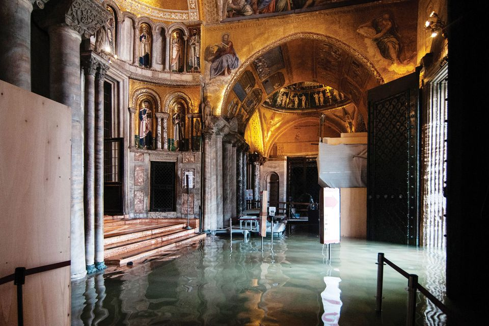 Наводнение в Венеции: произведения искусства не пострадали