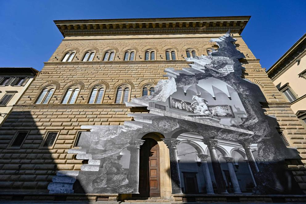 Художник JR символически «вновь открыл» музей во Флоренции во время карантина