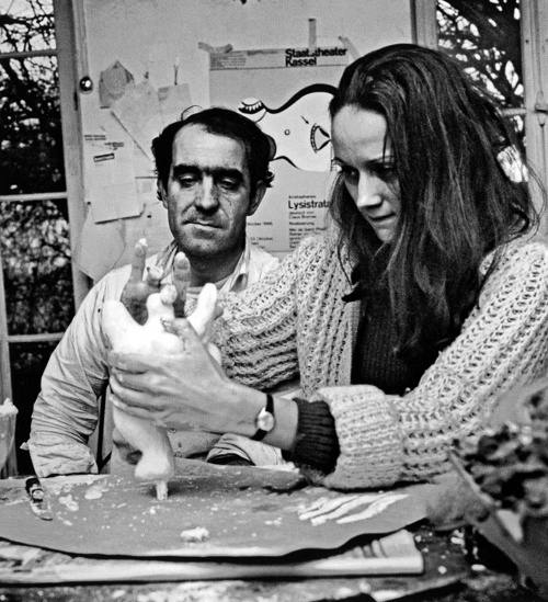 Жан Тэнгли и Ники де Сен-Фалль во время работы над скульптурой из серии "Nana", 1966