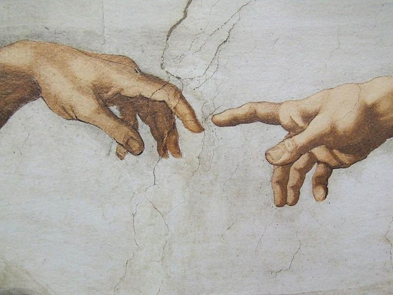 Хороший вопрос. Неужели Микеланджело полностью сам расписывал Сикстинскую капеллу? Может, были помощники?