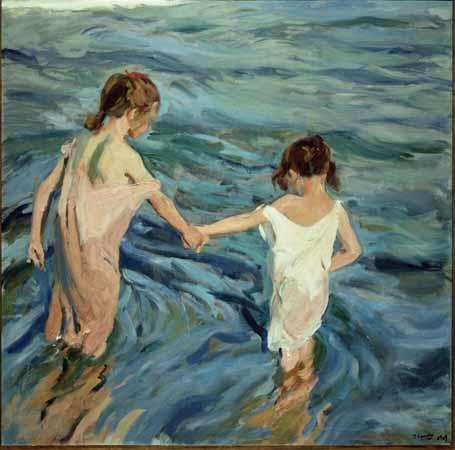 Девочки в море