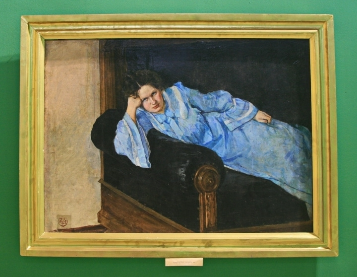 Портрет жены художника в голубом платье