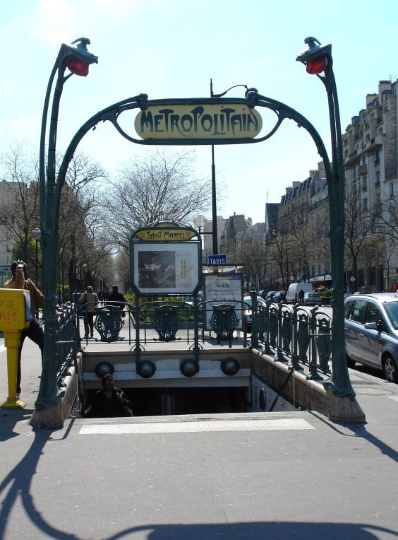 Эктор Гимар. Вход в метро "Сен-Марсель", Париж
