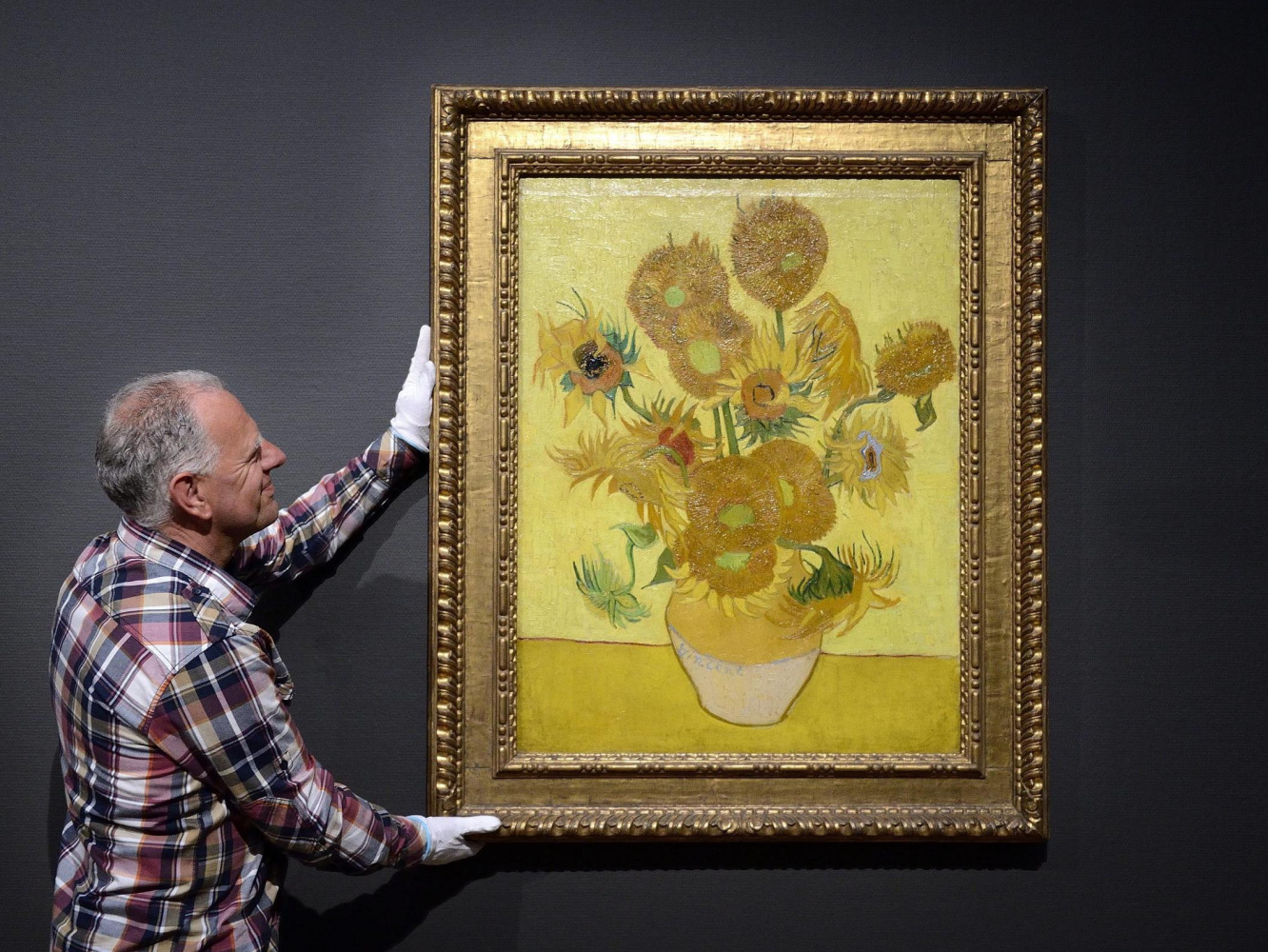 «Подсолнухи» Ван Гога больше не покинут музей художника в Амстердаме