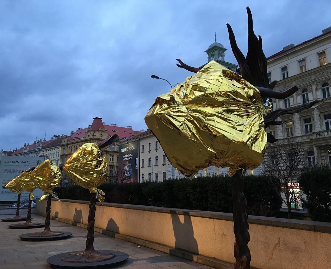 Ай Вэйвэй использовал «Головы Зодиака» в Праге для политического заявления