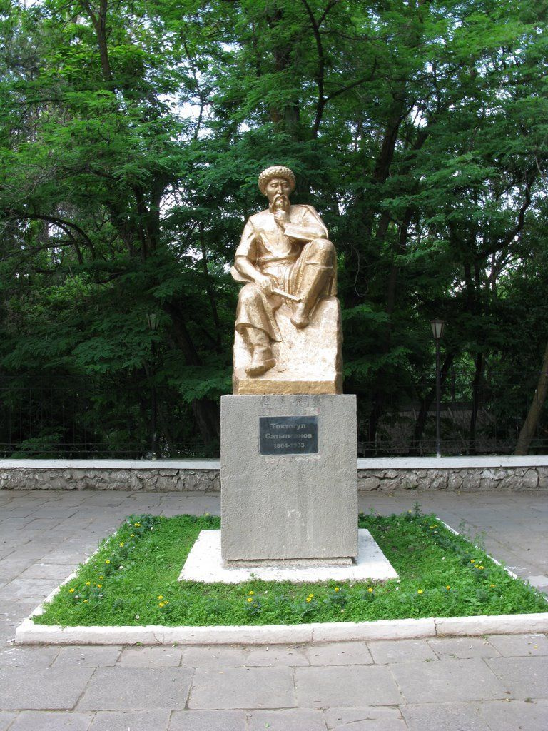 Давид Владимирович Хеидзе. Памятник Токтогулу Сатылганову