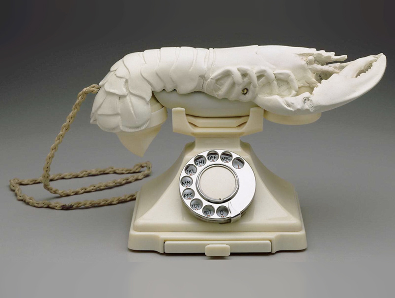 Продают знаменитый телефон-лобстер и диван  - "губы Мэй Уэст" Дали из коллекции патрона сюрреализма