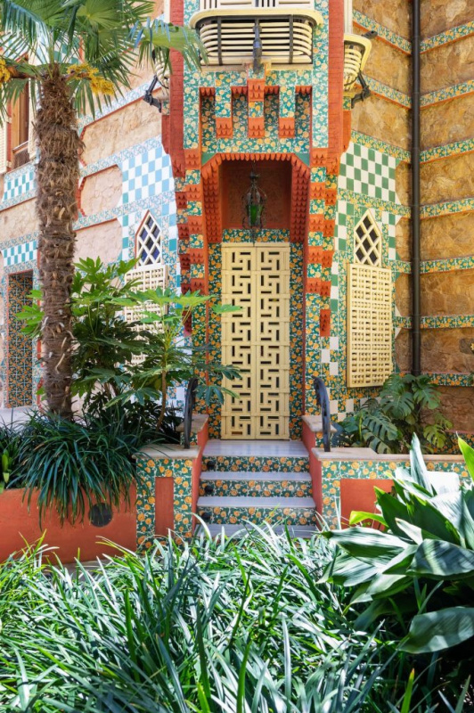 Фасад и интерьеры Дома Висенса. Источник: Casa Vicens