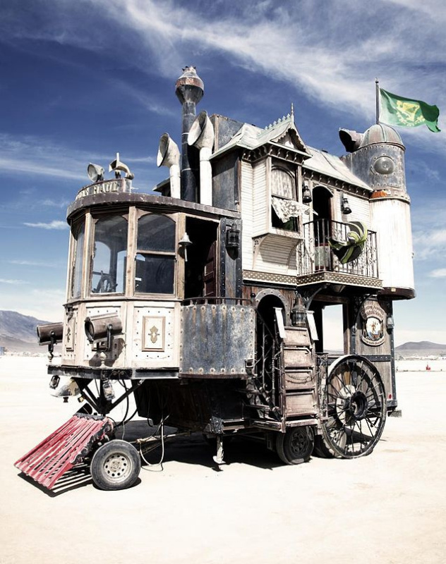 The Neverwas Haul – псевдовикторианский дом на колесах на фестивале Burning Man