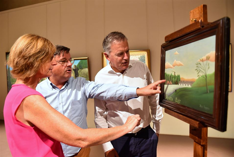 Посетитель разочаровался скромной коллекцией музея - и подарил ему картину Анри Руссо