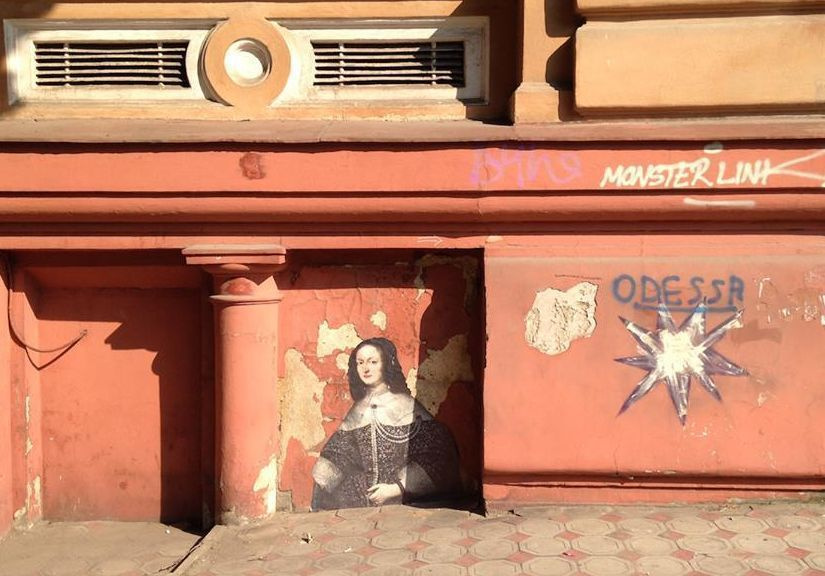 Музейный детектив: неизвестный "выпускает" на улицы Одессы экспонаты из местной галереи
