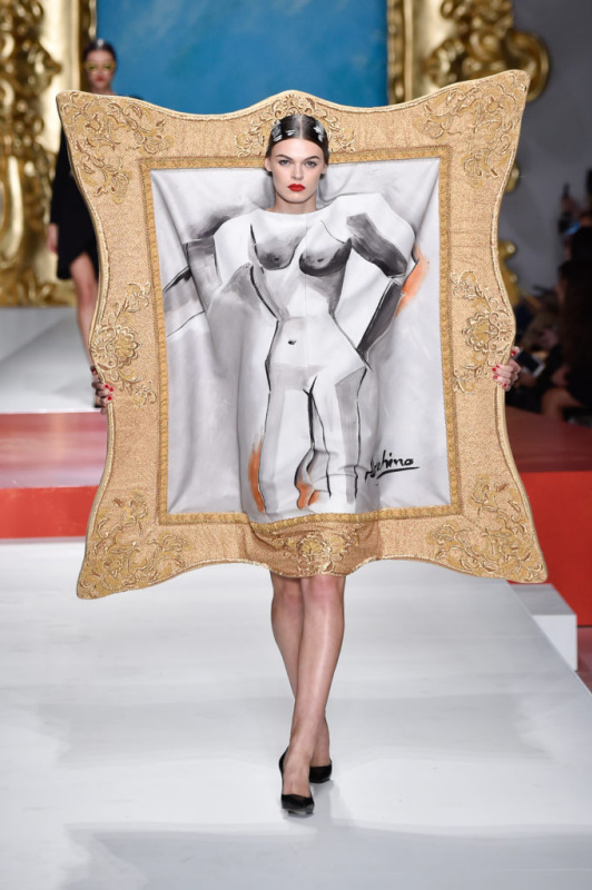 Кара Тейлор на показе Moschino во время Миланской недели моды. Фото Пьетро д'Апрано / Getty Images