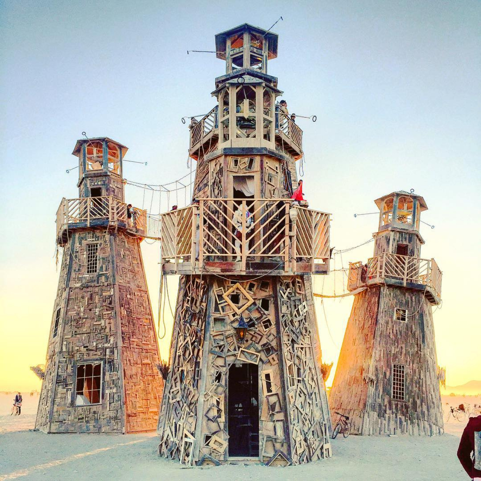 Burning man 2017: огненный город в пустыне. Лучшие кадры и проекты c  культового события | Артхив