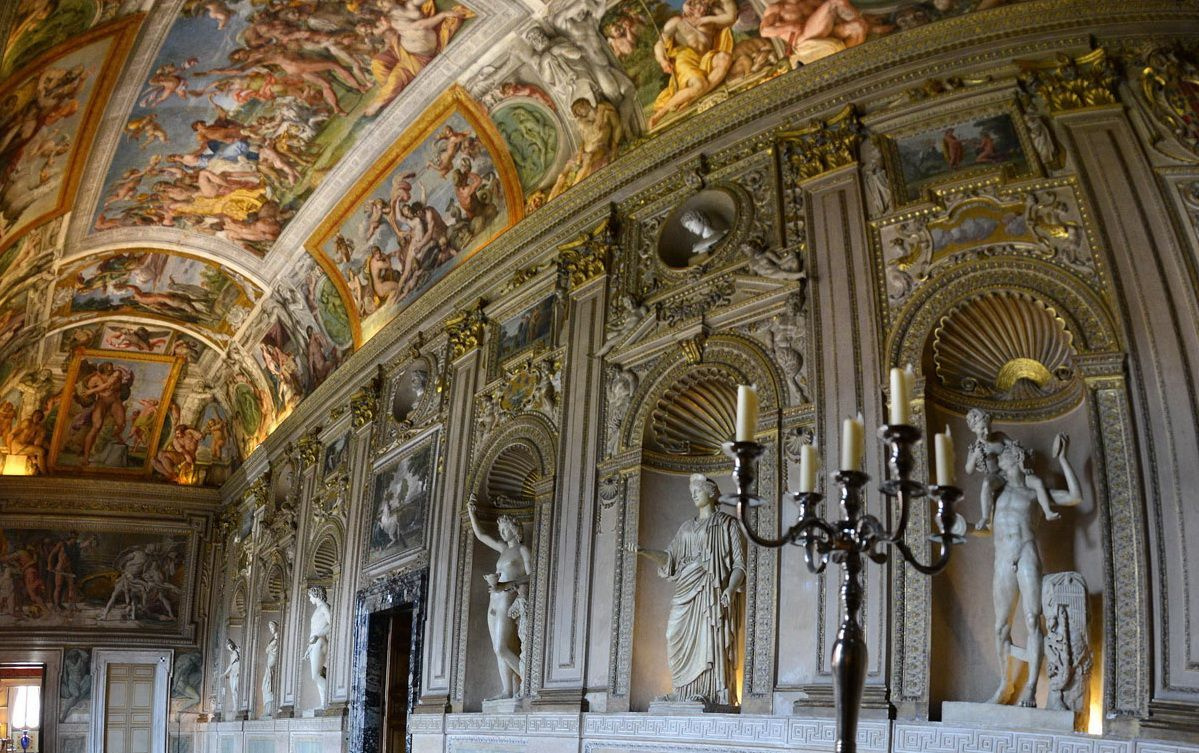 Волшебство итальянских палаццо: первозданная галерея Карраччи, гобелены Медичи и новые пространства Уффици