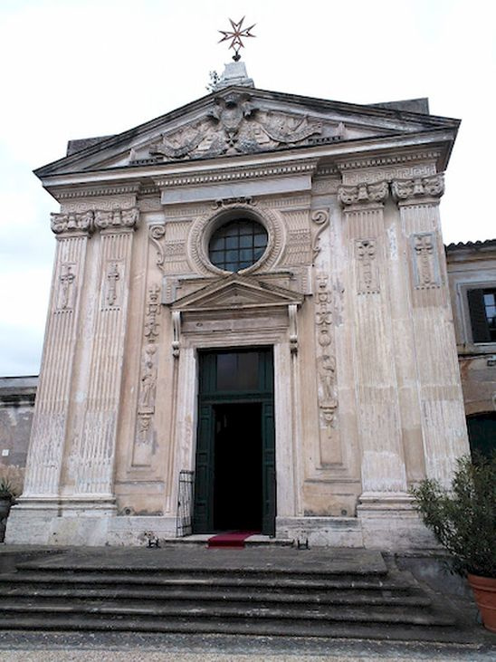 Фасад церкви Санта Мария дель Приорато, спректированный Пиранези