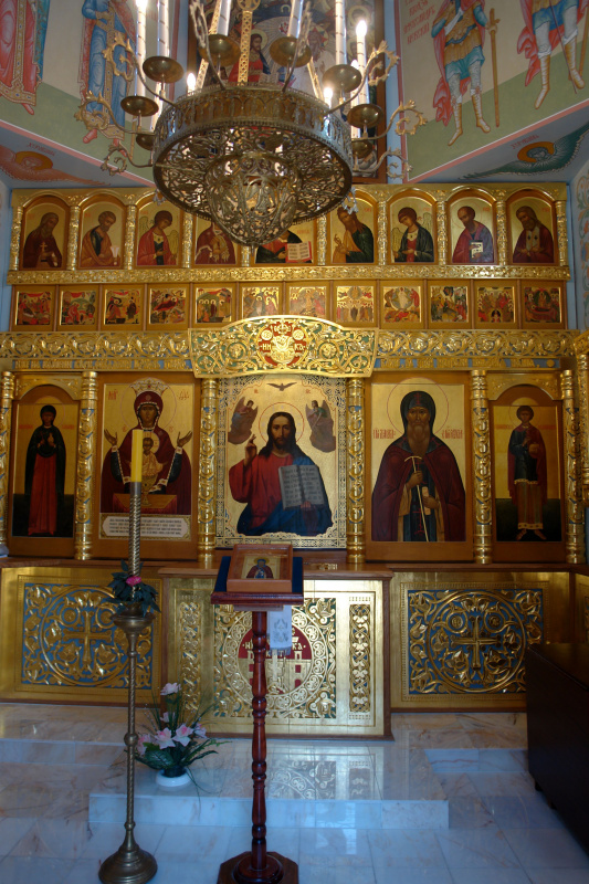 Вид иконостаса в Часовню Давида Серпуховского на святом источнике Талеж.