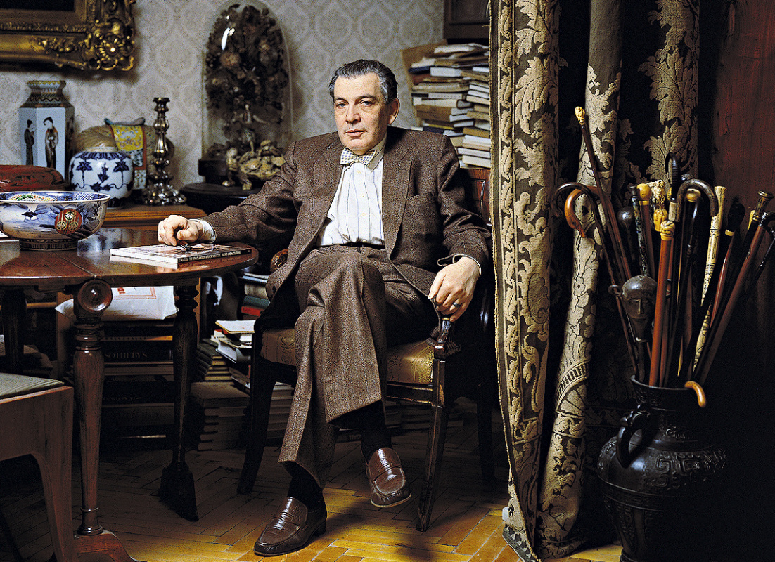 Кинорежиссер Соломон Шустер в петербургской квартире. 
Фото Леонида Огарёва, 1994.
Предоставлено фот