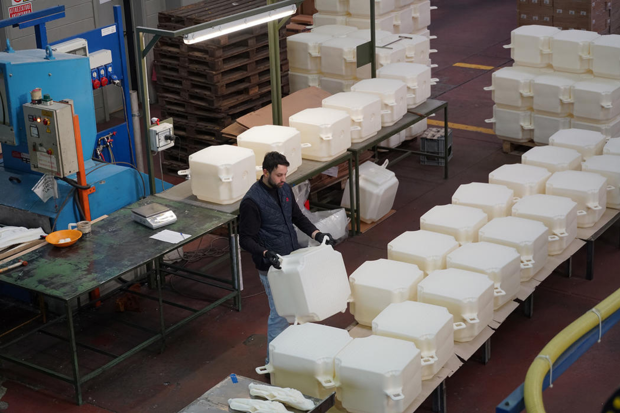 4 разных компаний на севере Италии занимались производством 220 000 кубов из полиэтилена. 
Фото: Wol