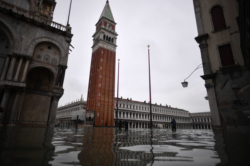 Кадры наводнения в Венеции 12−13 ноября 2019 года. Источник: artnet News