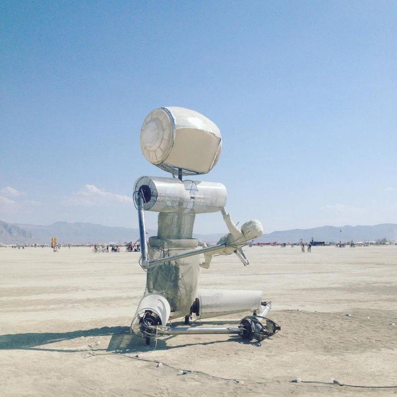 Фестиваль Burning Man-2018 посвятили роботам