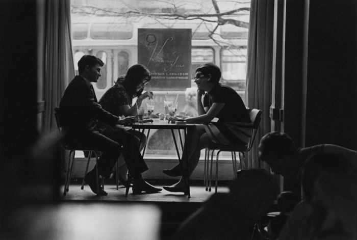 Исторические фото. Реклама в советском молодёжном кафе