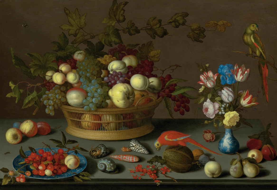 Балтазар ван дер Аст. Натюрморт с фруктами на тарелке и в корзине, вазой с цветами и двумя попугаями