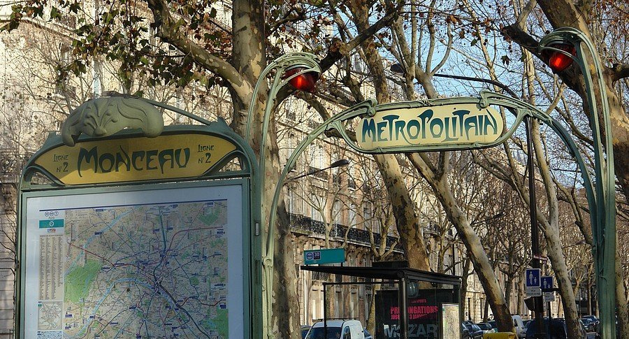 Вход в метро "Монсо", Париж