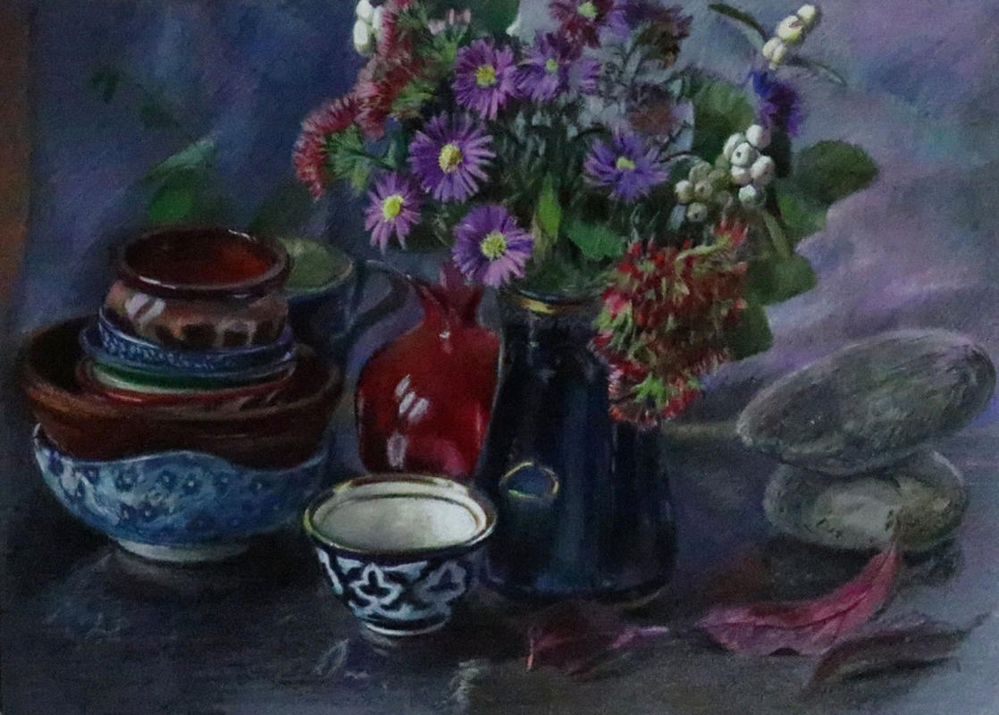 Софья Хасанова. Камни, цветы, пиала, гранат и чашки