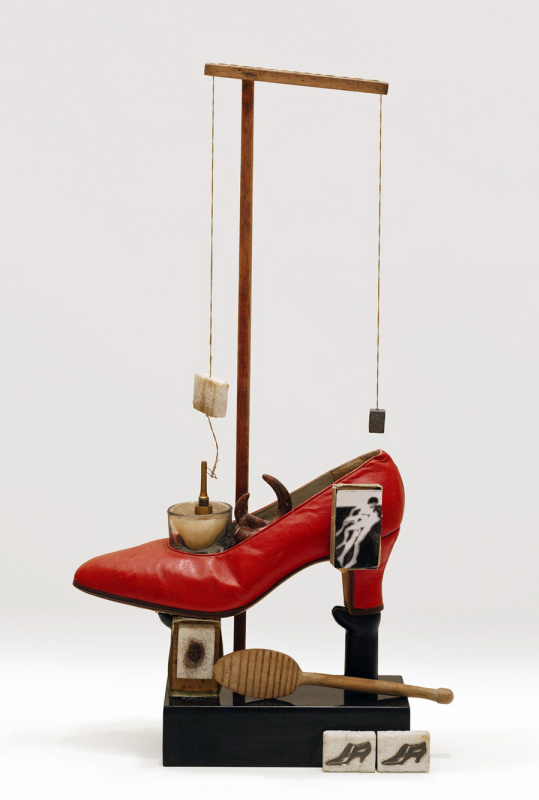 Сальвадор Дали, «Сюрреалистическая обувь» (1973). Чикагский институт искусств / Сальвадор Далі, «Сюр